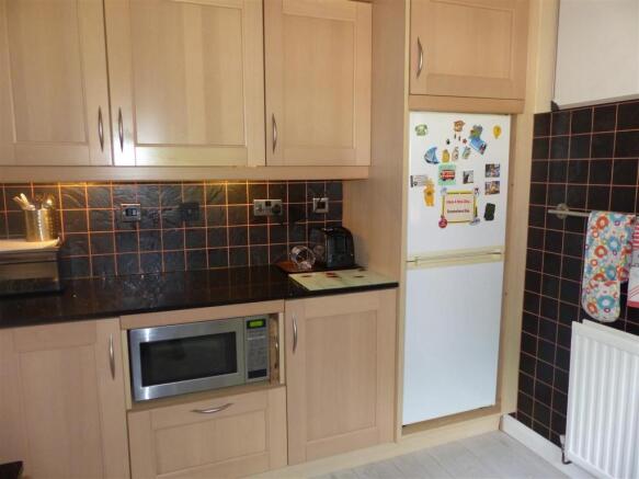 KITCHEN 3.JPG