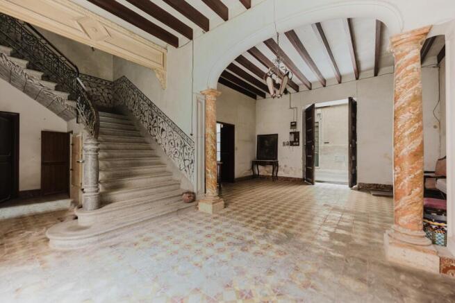 Entrance Hall (2)