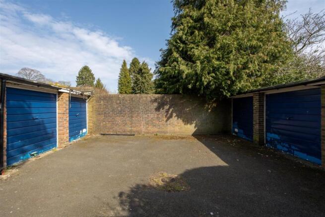 flat-courtlands-crescent-banstead-205.jpg