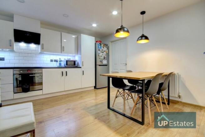 KITCHEN DINER