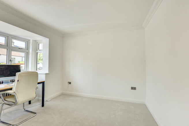 Church Road, Benfleet, SS7 photo 4