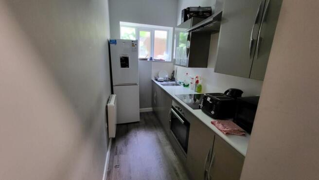 1 bed House Share to rent Image 8