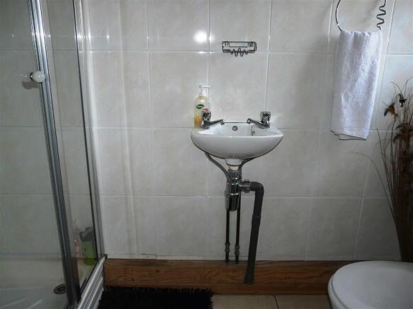 EN SUITE SHOWER ROOM