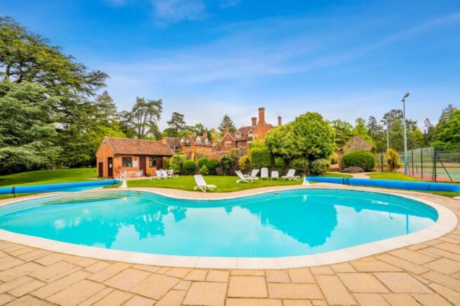 Framewood Manor F...