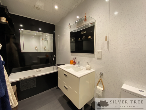 1 bed Apartment for sale Image 8