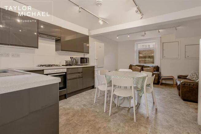 Kitchen / Living Room