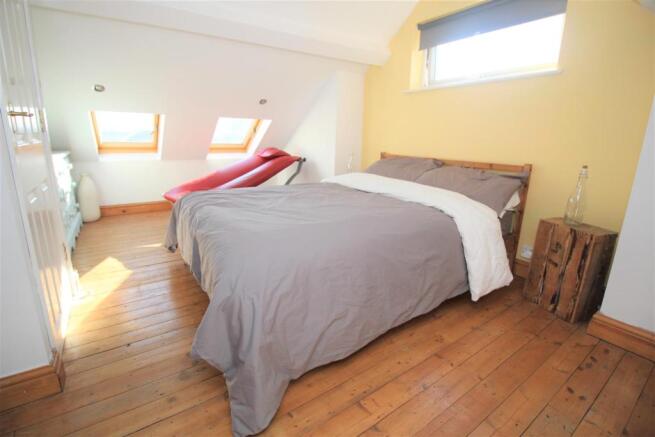 bedroom 1.JPG