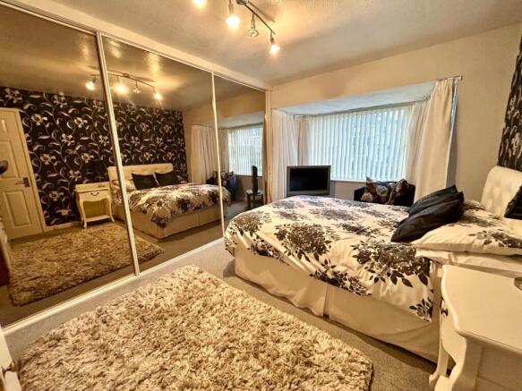 4 bed Semi-Detached for sale Image 8