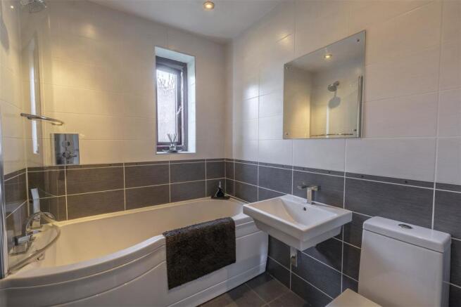 Bathroom (1)-HDR copy.jpg
