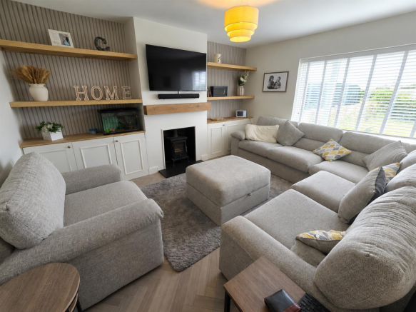 Lounge - Clear .png