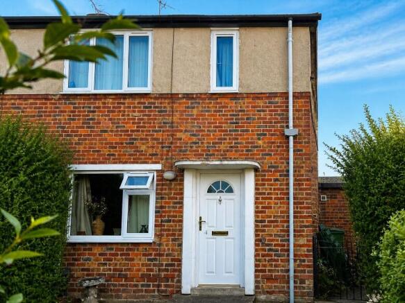 2 bed semi-detached house for sale