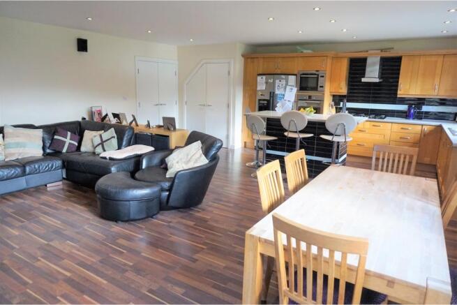 Lounge/Dining Room