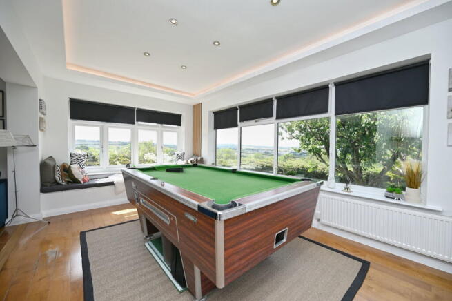 6 bed Detached for sale Image 8