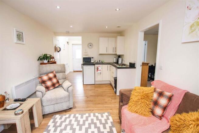 LOUNGE / KITCHEN / DINER