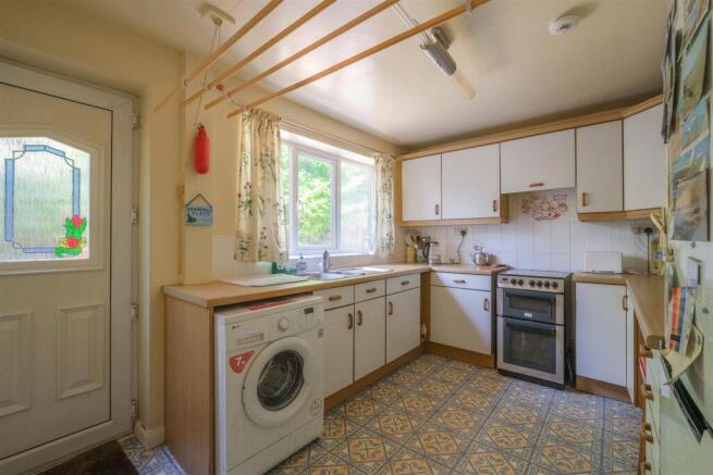 4 bed Detached for sale Image 5