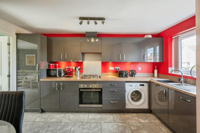 3 bed Semi-Detached for sale Image 7