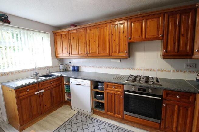4 bed Detached for sale Image 9