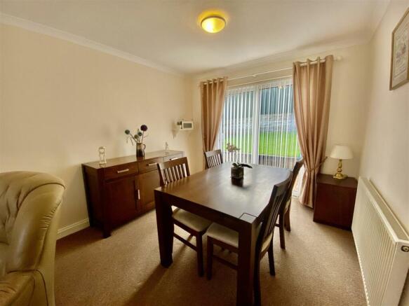 LIVING/DINING ROOM