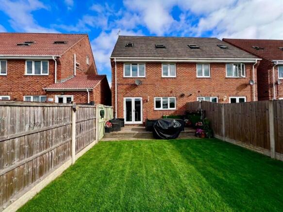 4 bed Semi-Detached for sale Image 2