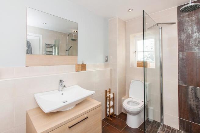 En-suite bathroom/shower room