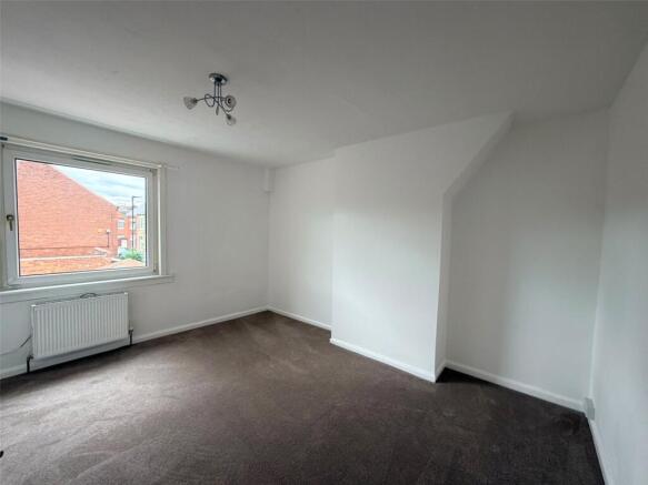 3 bed Terraced to rent Image 12
