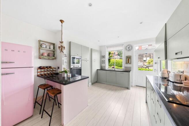 4 bed Terraced for sale Image 6
