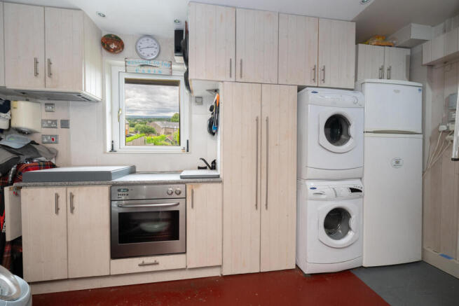 4 bed Detached for sale Image 7