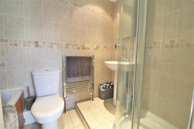 EN-SUITE BATHROOM