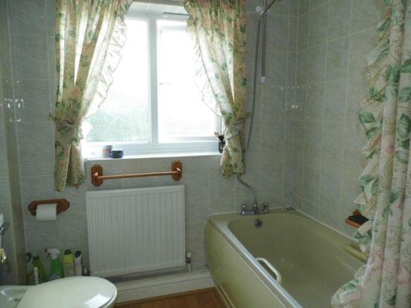 Family Bathroom 