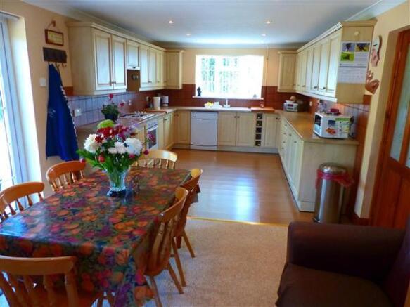 KITCHEN/BREAKFAST ROOM