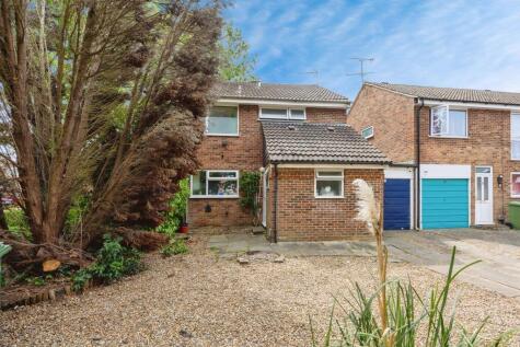 Upton Close, Farnborough, GU14