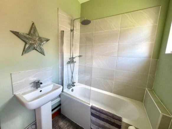 4 bed Terraced to rent Image 4