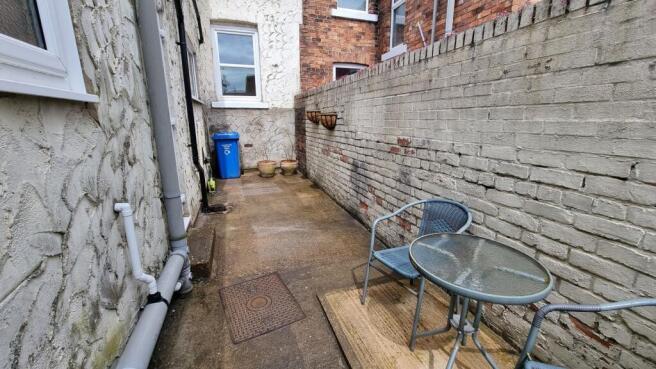 3 bed Terraced to rent Image 10