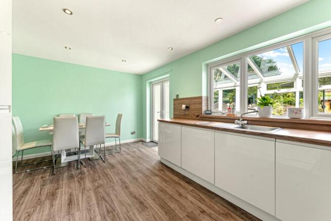 3 bed Semi-Detached for sale Image 12