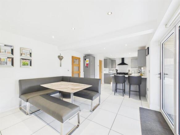 4 bed Detached for sale Image 5