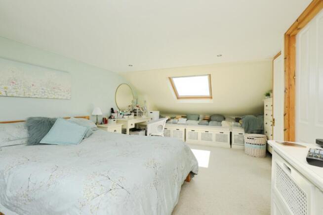 4 bed Semi-Detached for sale Image 11