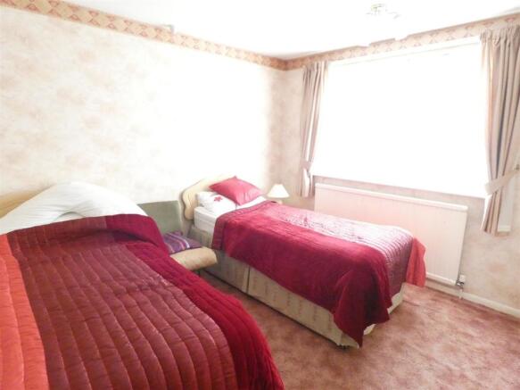 BEDROOM 2