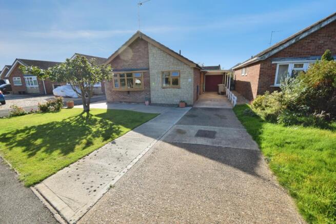 3-bed bungalow on Holden Drive, Burgh Le Marsh, PE24, £280,000