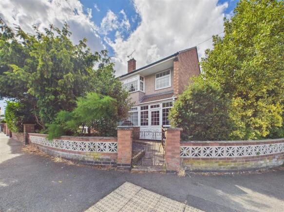 Approah/ Front Garden