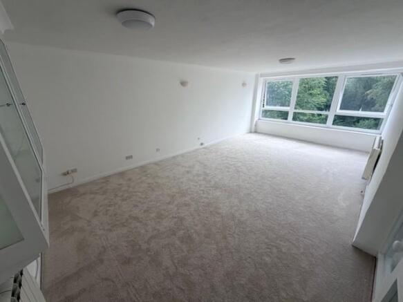Lounge 1.jpg