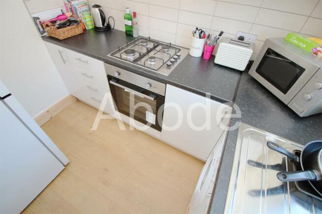 4 bed House to rent Image 4