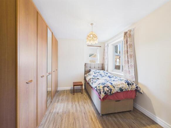 1 bed Flat for sale Image 5