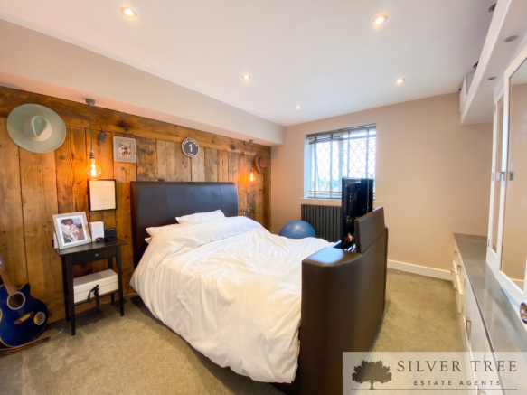 4 bed Detached for sale Image 7
