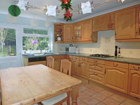 EXTENDED KITCHEN DINER