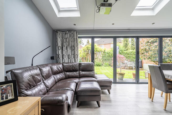 4 bed Detached for sale Image 8