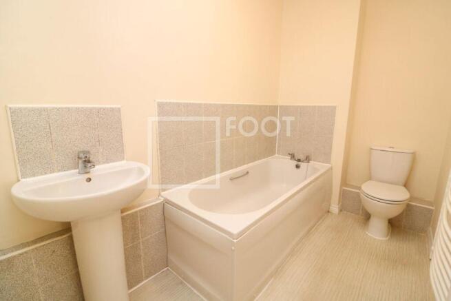 2 bed Apartment to rent Image 4
