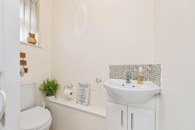4 bed Semi-Detached for sale Image 7