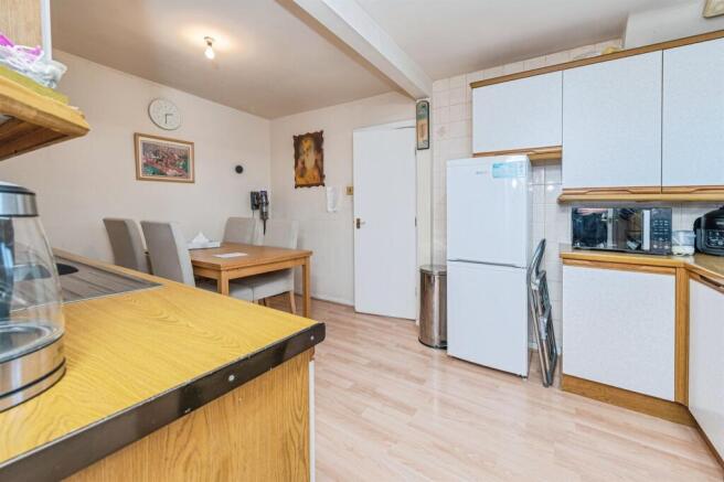 4 bed Semi-Detached for sale Image 6