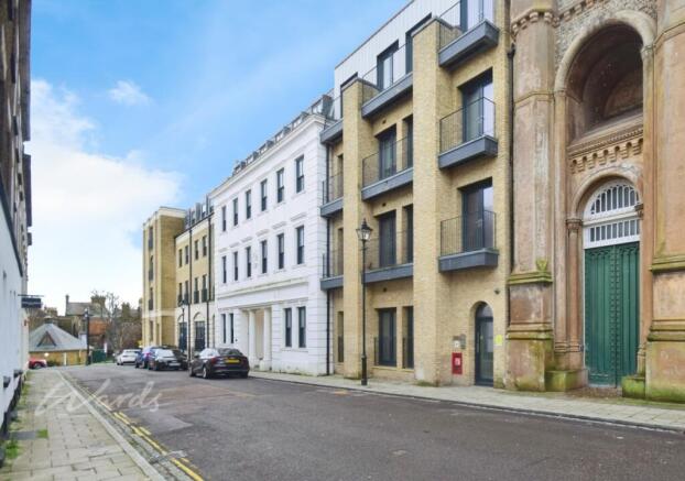 Queensbridge main...