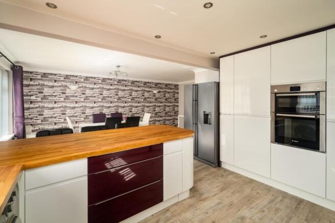 4 bed Detached for sale Image 12